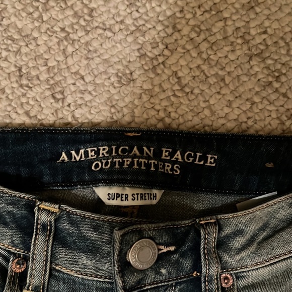 American eagle distressd Jean size 4 - Picture 2 of 6